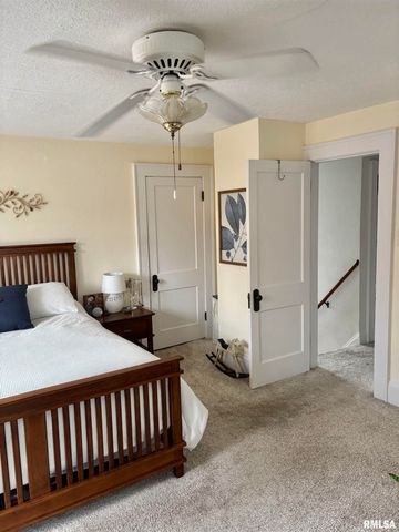 310 WOODLAND Place, Jacksonville, IL 62650