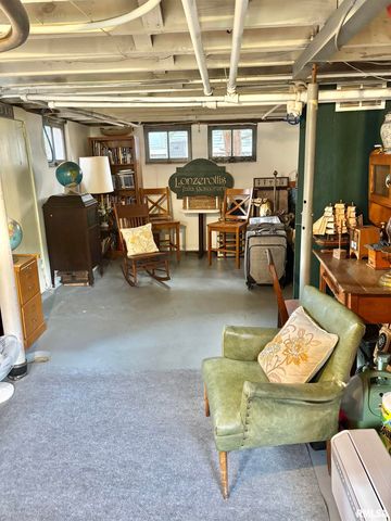 310 WOODLAND Place, Jacksonville, IL 62650