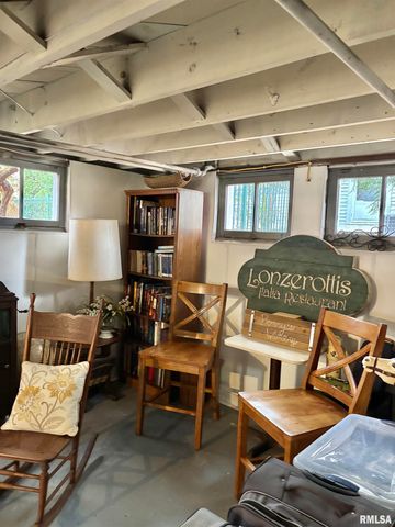 310 WOODLAND Place, Jacksonville, IL 62650