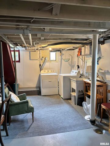 310 WOODLAND Place, Jacksonville, IL 62650