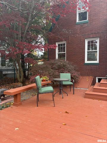 310 WOODLAND Place, Jacksonville, IL 62650