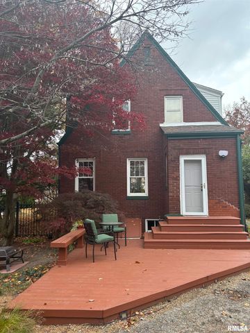 310 WOODLAND Place, Jacksonville, IL 62650