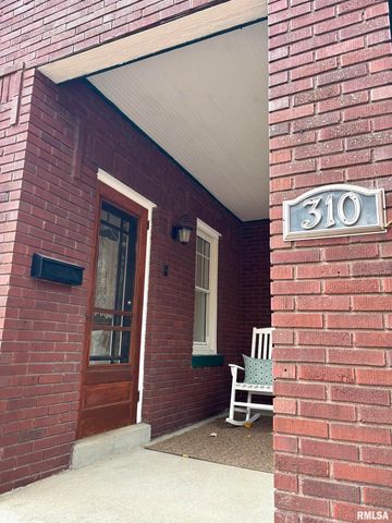 310 WOODLAND Place, Jacksonville, IL 62650