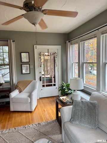 310 WOODLAND Place, Jacksonville, IL 62650