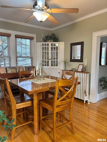 310 WOODLAND Place, Jacksonville, IL 62650