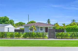 6490 SW 37th St, Miami, FL 33155