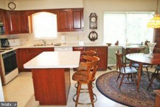 1648 LEONA AVE, Lancaster, PA 17601