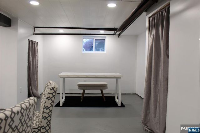 75 Chestnut Avenue, Rochelle Park, NJ 07662