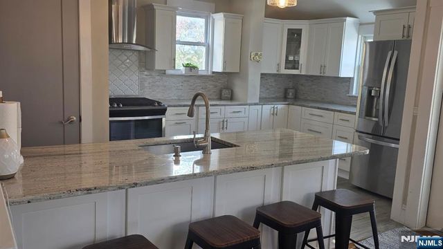 75 Chestnut Avenue, Rochelle Park, NJ 07662