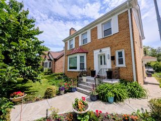 6833 N LOWELL Avenue, Lincolnwood, IL 60712
