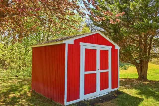 515 HOLLINGSWORTH RD, Woodstock, VA 22664