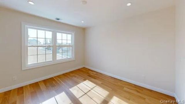 26 Essex Road, Bethpage, NY 11714