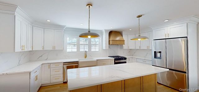 26 Essex Road, Bethpage, NY 11714