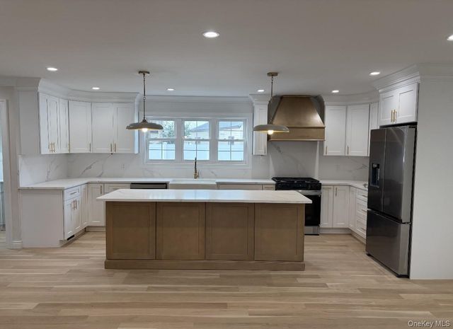 26 Essex Road, Bethpage, NY 11714