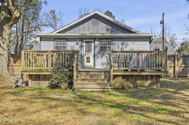 13101 Horseshoe Road, Ocean Springs, MS 39564