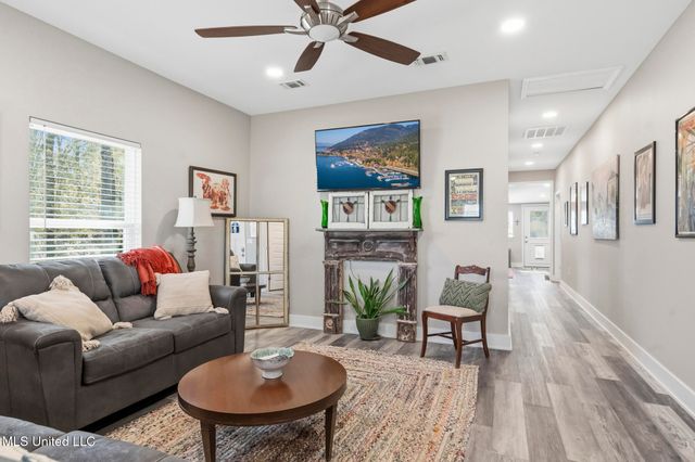 13101 Horseshoe Road, Ocean Springs, MS 39564