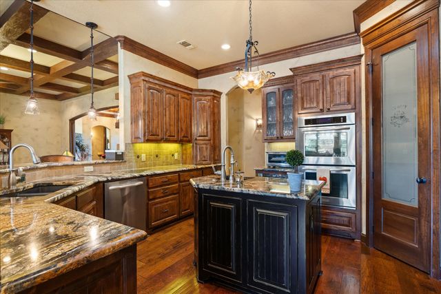 1014 Sunset Bay Court, Granbury, TX 76048