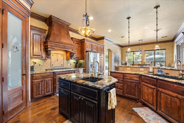 1014 Sunset Bay Court, Granbury, TX 76048