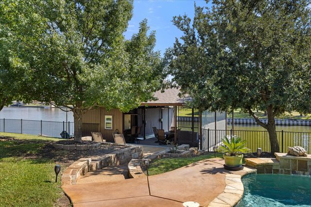 1014 Sunset Bay Court, Granbury, TX 76048