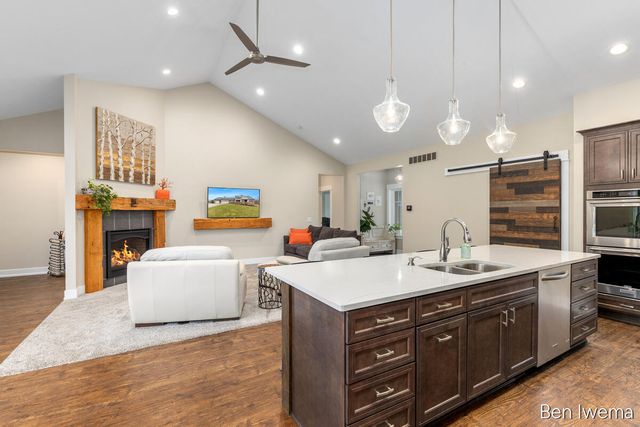 5555 Cannon Meadows Drive NE, Ada, MI 49301