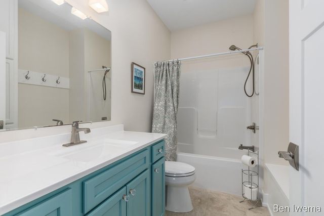 5555 Cannon Meadows Drive NE, Ada, MI 49301