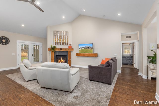 5555 Cannon Meadows Drive NE, Ada, MI 49301