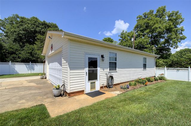 9 Montague Circle, Greenville, SC 29617
