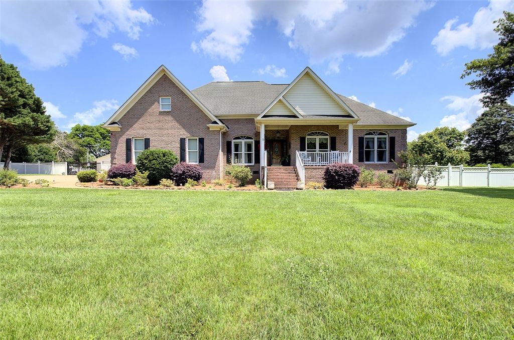 9 Montague Circle, Greenville, SC 29617