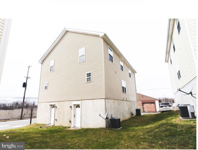 3 UNION ST, Marcus Hook, PA 19061