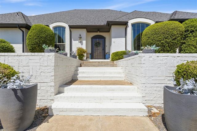 921 Gleneagles Drive, Edmond, OK 73013