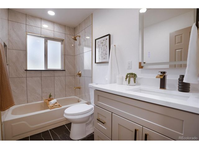 451 Lansing St, Aurora, CO 80010