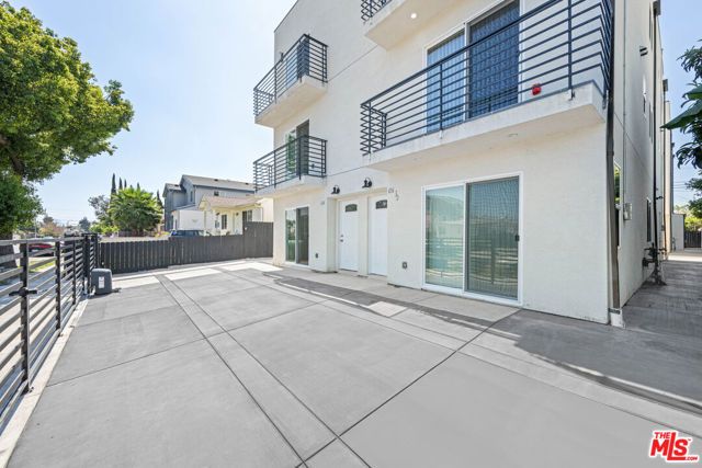 636 W 76th Street, Los Angeles, CA 90044