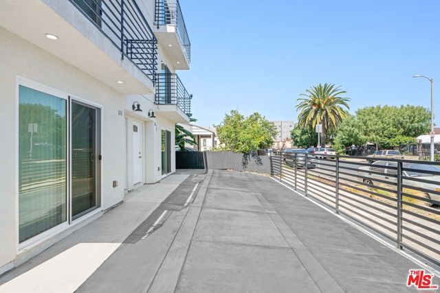 636 W 76th Street, Los Angeles, CA 90044