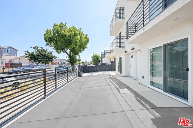 636 W 76th Street, Los Angeles, CA 90044