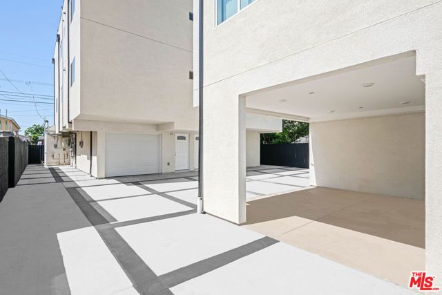 636 W 76th Street, Los Angeles, CA 90044