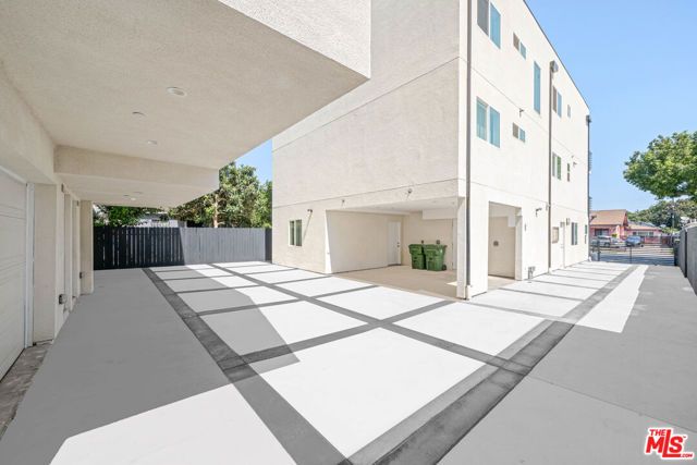 636 W 76th Street, Los Angeles, CA 90044