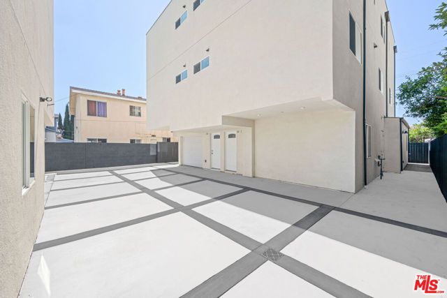 636 W 76th Street, Los Angeles, CA 90044