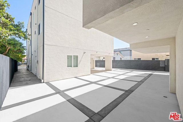 636 W 76th Street, Los Angeles, CA 90044