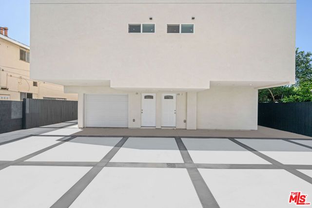 636 W 76th Street, Los Angeles, CA 90044