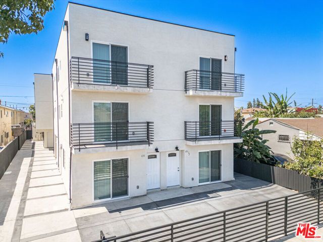 636 W 76th Street, Los Angeles, CA 90044