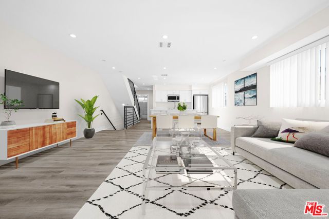 636 W 76th Street, Los Angeles, CA 90044