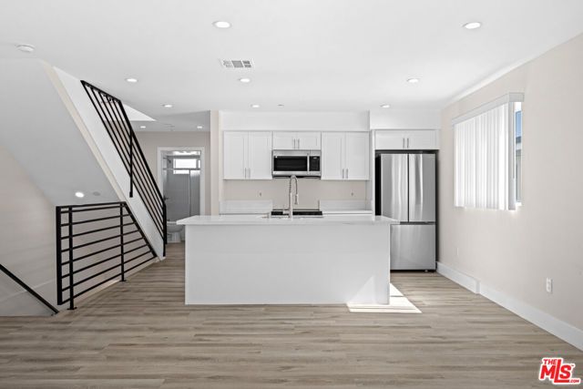 636 W 76th Street, Los Angeles, CA 90044