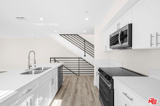 636 W 76th Street, Los Angeles, CA 90044