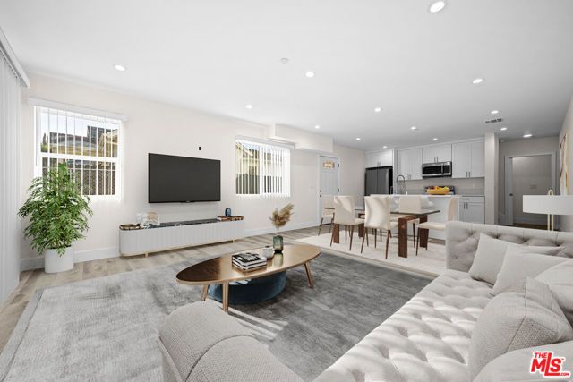 636 W 76th Street, Los Angeles, CA 90044