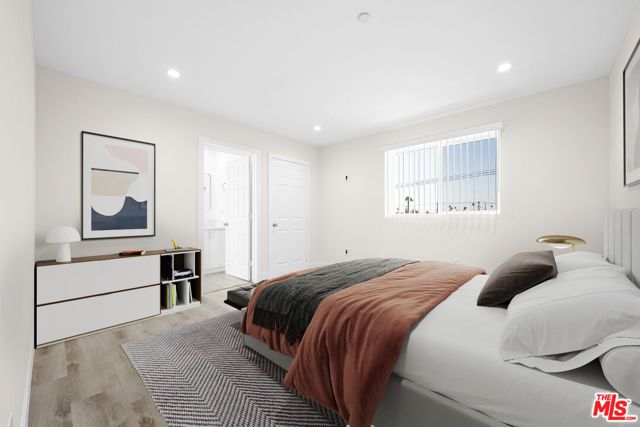 636 W 76th Street, Los Angeles, CA 90044