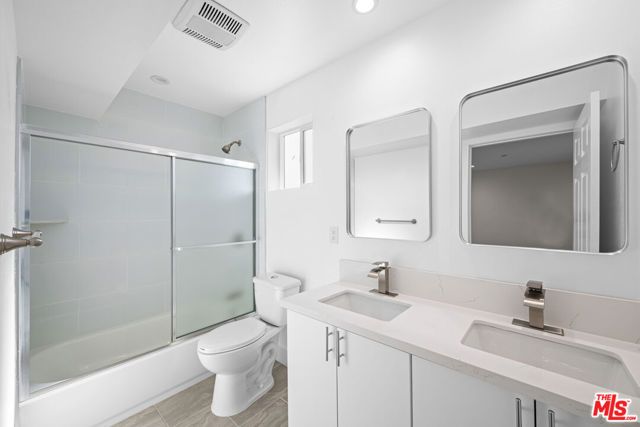 636 W 76th Street, Los Angeles, CA 90044