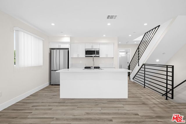 636 W 76th Street, Los Angeles, CA 90044