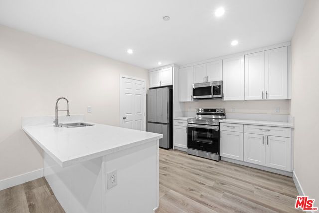 636 W 76th Street, Los Angeles, CA 90044
