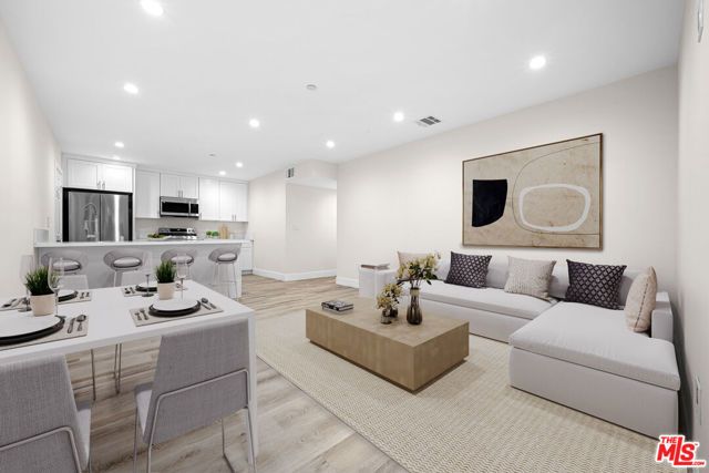 636 W 76th Street, Los Angeles, CA 90044