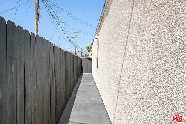 636 W 76th Street, Los Angeles, CA 90044